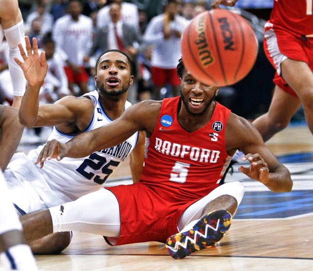 No sweat for top seeds Villanova, Kansas after opening round of NCAA Tournament