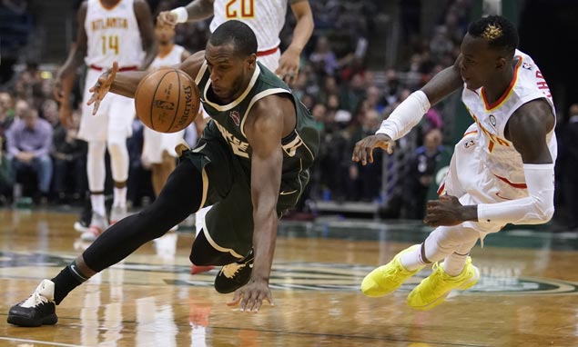 Bucks hold off Hawks to keep up in crowded Eastern Conference playoff race