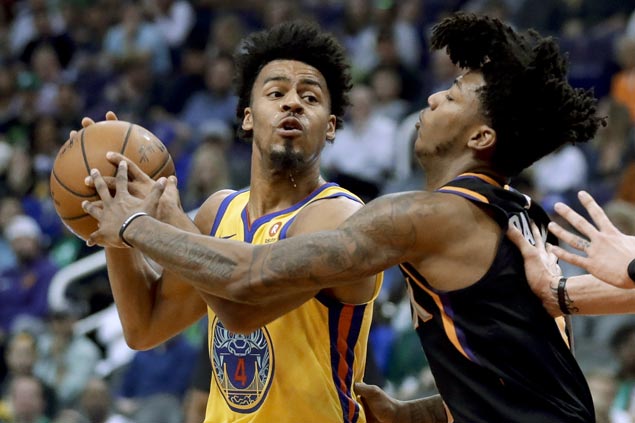 Quinn Cook does best Curry impression as Warriors missing Big Three rip Suns