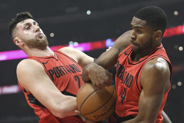 Balanced Blazers cruise past Clippers for 13th straight win