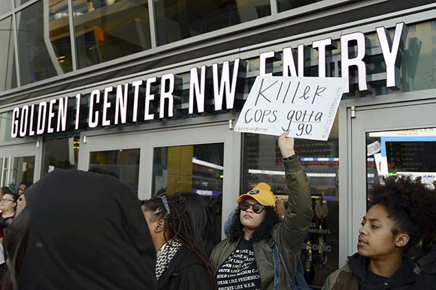 Protest over police shooting an unarmed man in Sacramento overshadows Kings win vs Hawks