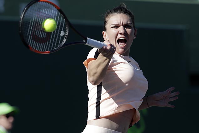 Top-ranked Simona Halep overcomes frustrating start to advance in third round of Miami Open