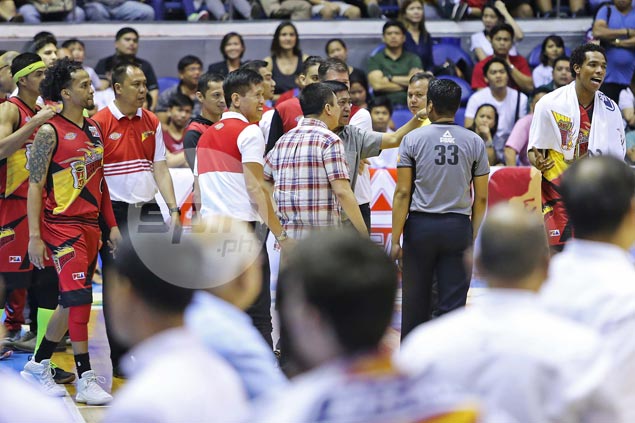 Cabagnot, Fajardo refuse to make a fuss over non-call on Reavis stepping violation