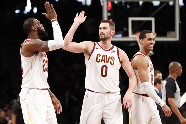 LeBron reaches 2,000 points in a season for the 10th time as Cavs down Nets