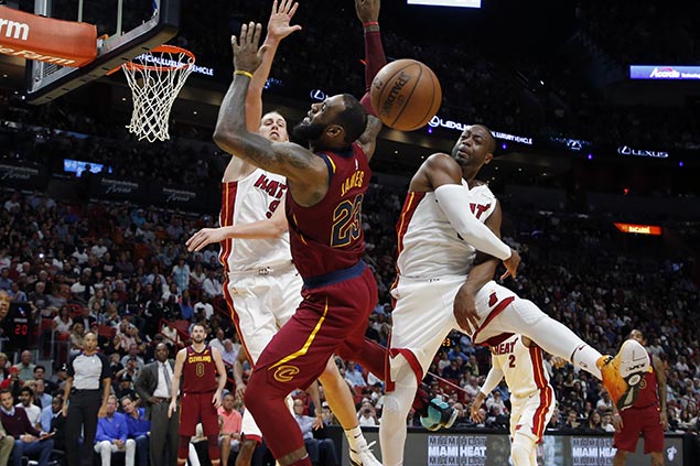 Olynyk, Wade spark Heat romp to snap Cavs five-game win streak
