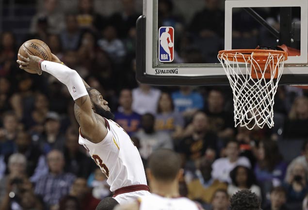 LeBron James stretches double-digit scoring streak to 866 games to tie Michael Jordan