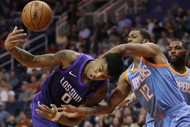 Clippers use huge fourth-quarter run to beat Suns
