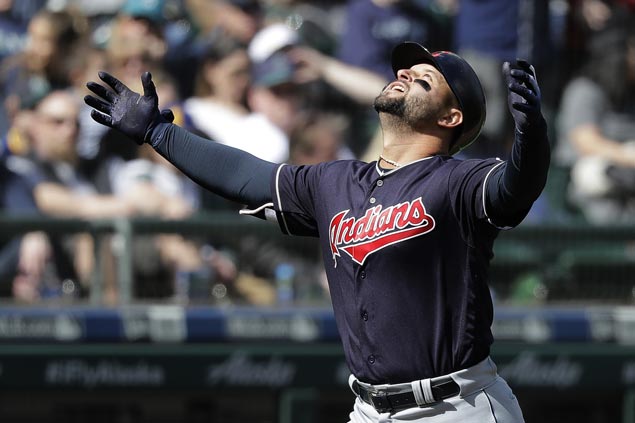 Yonder Alonso hits grand slam, Yan Gomes adds two-run shot as Indians nip Mariners