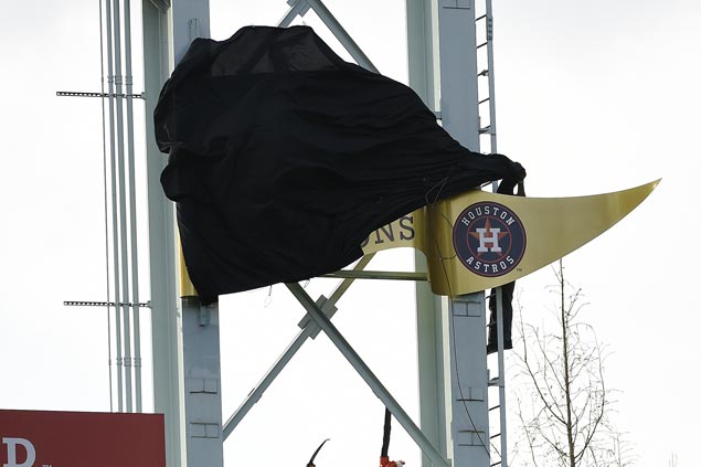 Astros ease past Orioles after struggling to unveil World Series banner