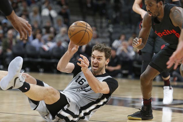 Spurs outgun Trail Blazers to close in on playoff spot