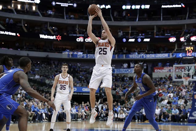 Alec Peters stars for Suns against Mavs as reserves take spotlight in finale between lottery-bound teams