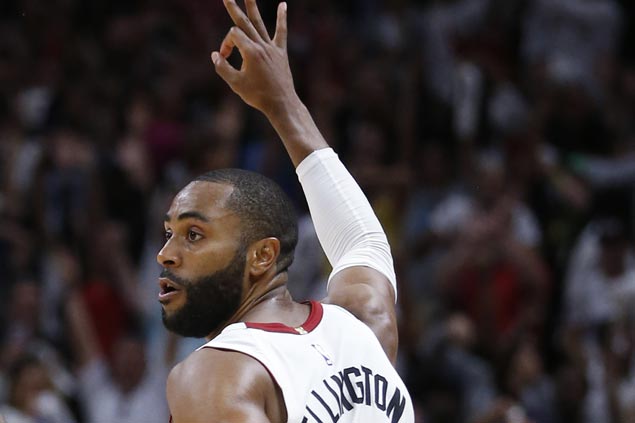 Ellington sets franchise mark for triples as Heat wrap up No. 6 seed with squeaker over Raptors