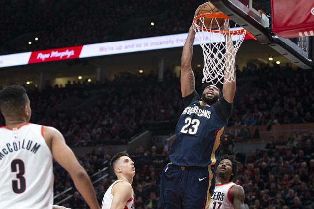 Davis, Holiday star in huge road win for Pelicans in playoff opener against Blazers