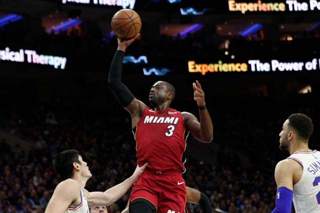 Dwyane Wade shows vintage form as Heat take huge road win to even series with Sixers