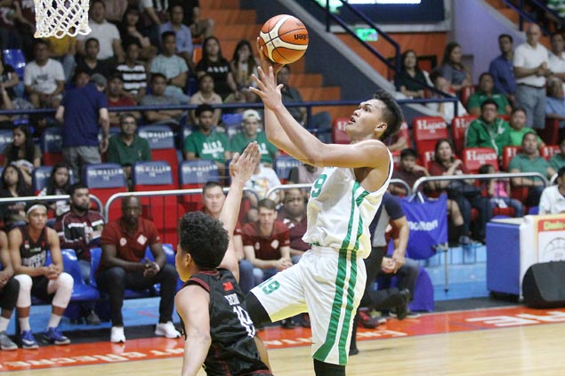 Green Archers start Filoil preseason tournament with squeaker over Fighting Maroons