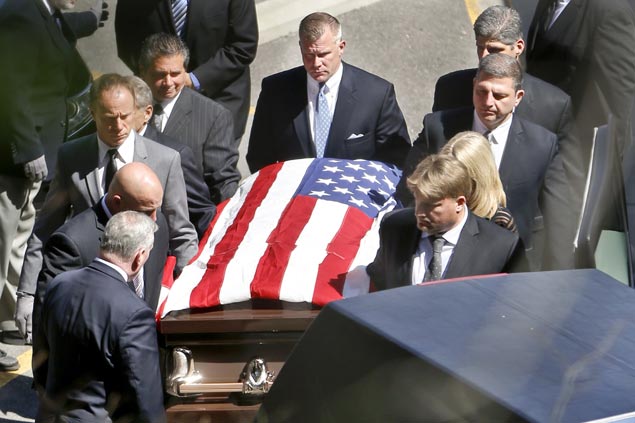 Family, friends, fans pay last respect to pro wrestling Hall of Famer Bruno Sammartino