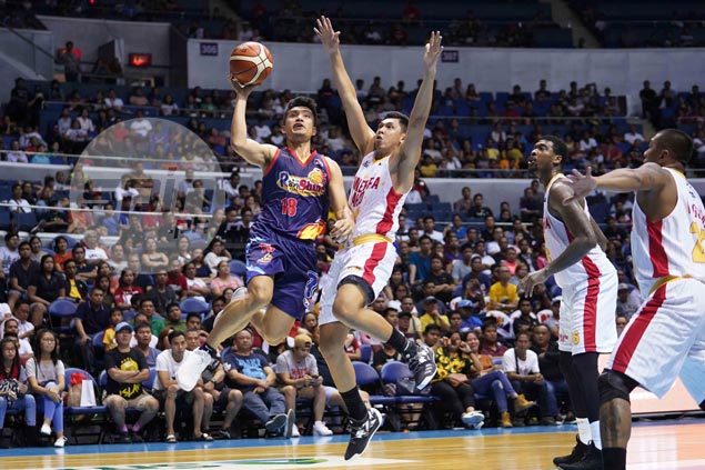 Rain or Shine stays unbeaten, spoils conference debut of shorthanded Ginebra