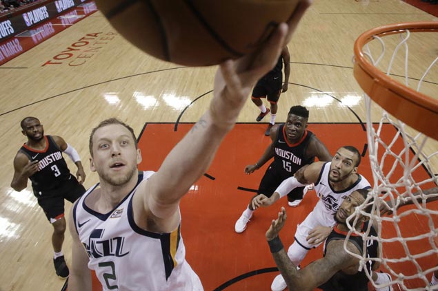 Joe Ingles scores career-high 27 as Jazz edge Rockets to level series
