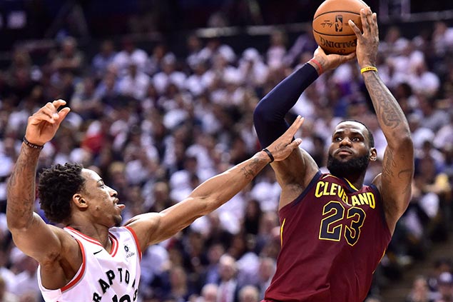 LeBronto: Raptors left searching for answers by 43-point, 14-assist game from James