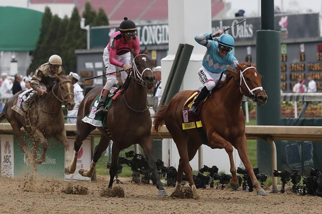 Monomoy Girl outduels Wonder Gadot down the stretch to top Kentucky Oaks