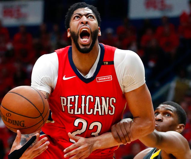 AD assures Pelicans in a timeout, 'We're not losing this game' then backs up his words