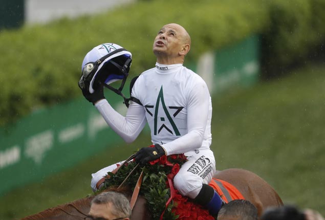 Hall of Fame jockey Mike Smith makes it look almost easy racing in pelting rain and muddy crowded track