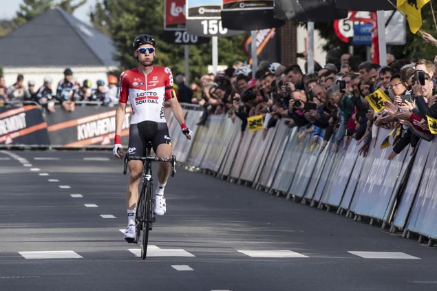 Tim Wellens takes stage honors, Rohan Dennis in overall lead as Chris Froome drops further back