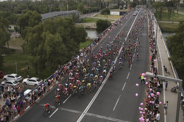 Sam Bennett wins 7th stage as Simon Yates stays in overall lead in Giro d'Italia