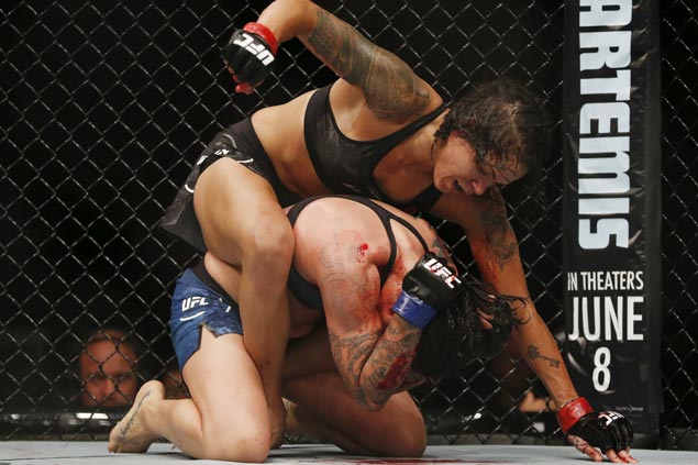 Amanda Nunes TKOs Raquel Pennington to retain UFC women's bantamweight title