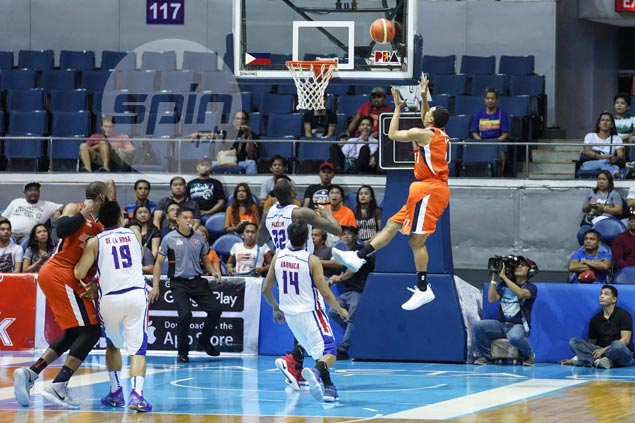 Chris Newsome refuses to dwell on costly miss off last-gasp Meralco alley-oop play