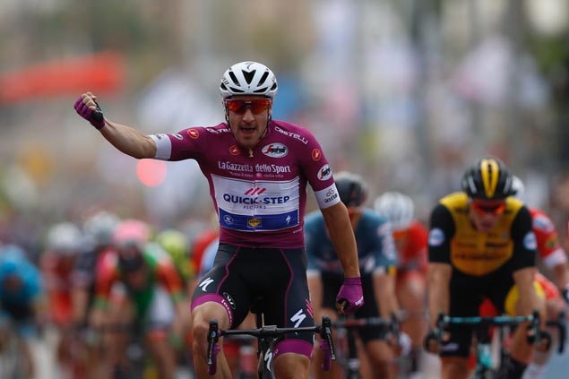 Elia Viviani takes third stage win as Simon Yates keeps overall Giro lead
