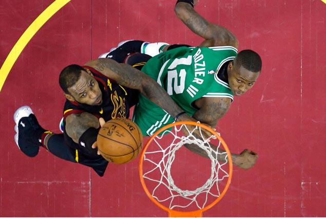 After Prince Harry said his 'I do,' LeBron James reminded Celtics who's king