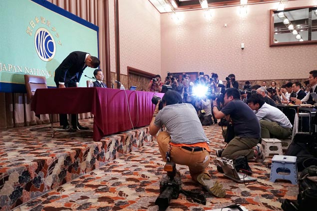 Japanese player bows in shame, apologizes for intentionally hurting opponent