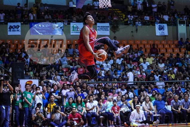 Rey Guevarra holds off Renz Palma to win fourth PBA slam-dunk title in five years