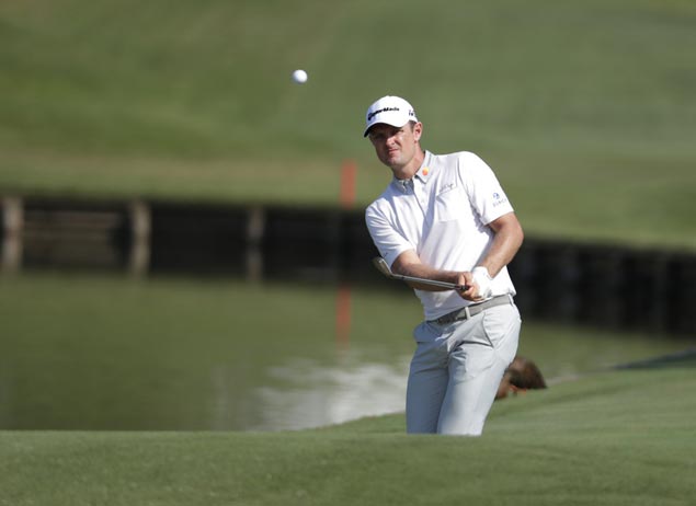 Justin Rose overcomes ‘scrappy’ run on closing holes to take second-round lead at Colonial