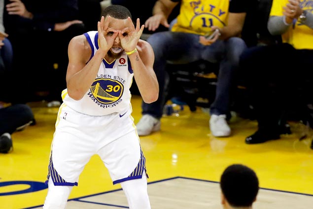 Warriors get every break against Cavs on a weird night at Oracle Arena