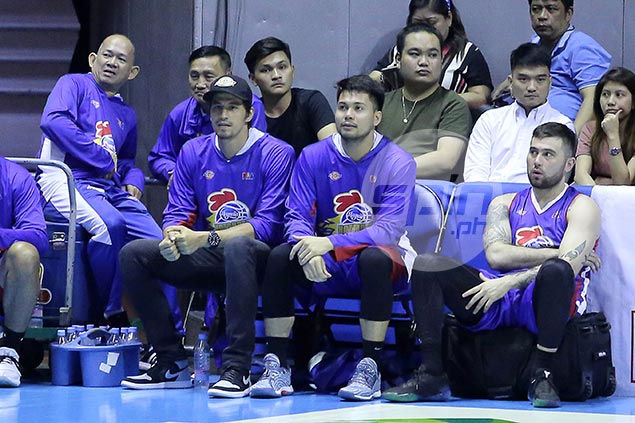 Helpless Marc Pingris laments a Magnolia defense that's full of holes