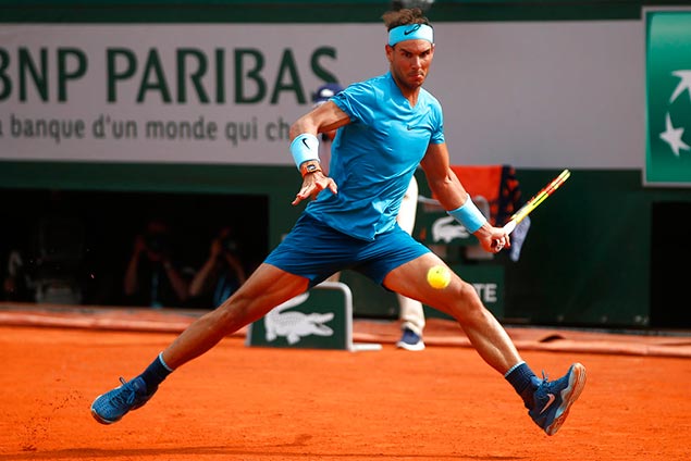 Rafael Nadal drops French Open set for first time since 2015, but rain suspsends quarterfinals