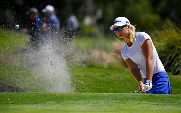 Anna Nordqvist goes bogey-free in tough conditions for share of lead in NJ