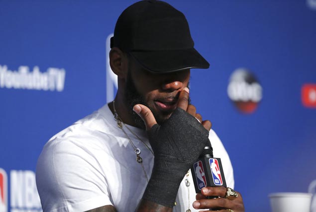 LeBron reveals he played last three games with a 'self-inflicted' broken hand
