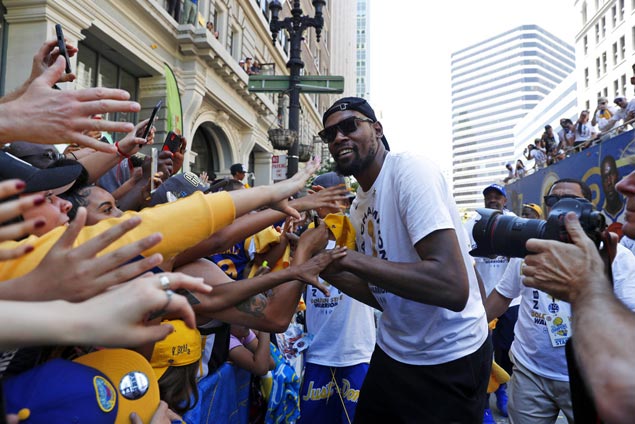 Hundreds of thousands of fans turn out for Golden State Warriors victory parade