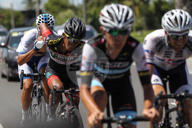 With Filipino riders' chances dim, former champ Ravina and Co. now focus on helping Aussie teammate snatch crown