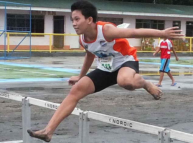 Barefoot wonder leads Laguna's gold rush