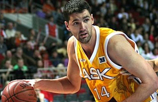 Giant issue for Painters: Team having problems finding bed big enough for 7-3 import Sundov