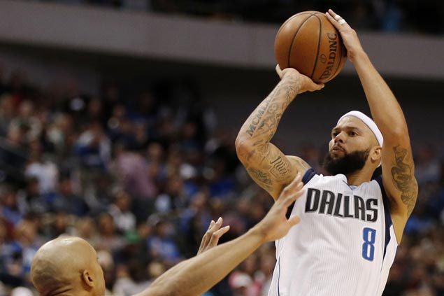 Deron Williams waived by Mavericks and looking to join Cavaliers, according to reports