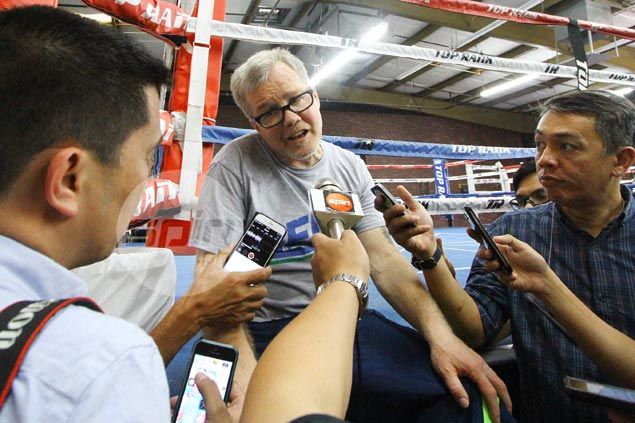 Roach cautions Pacquiao against touching gloves with 'sneaky' Mayweather inside the ring