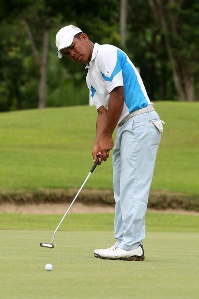 Jessie Balasabas takes one-shot lead over Zanie Boy Gialon in Canlubang ...