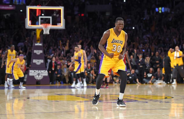 Lakers forward Julius Randle out at least two weeks due to laceration on right hand