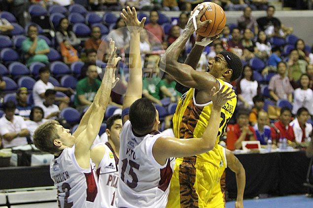 UST trio of Abdul, Vigil, Mariano rallies Tigers past hard-luck UP Maroons