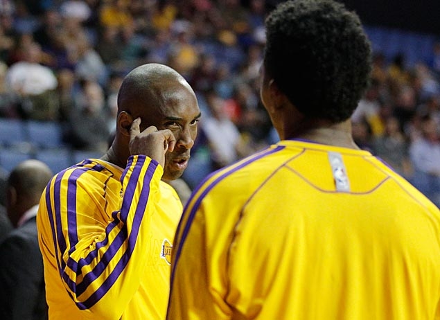Kobe Bryant refuses to sign Nick Young's shoes, throws them in the trash